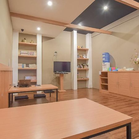 Хостел Tokyo Cubo Бандунг Екстер'єр фото