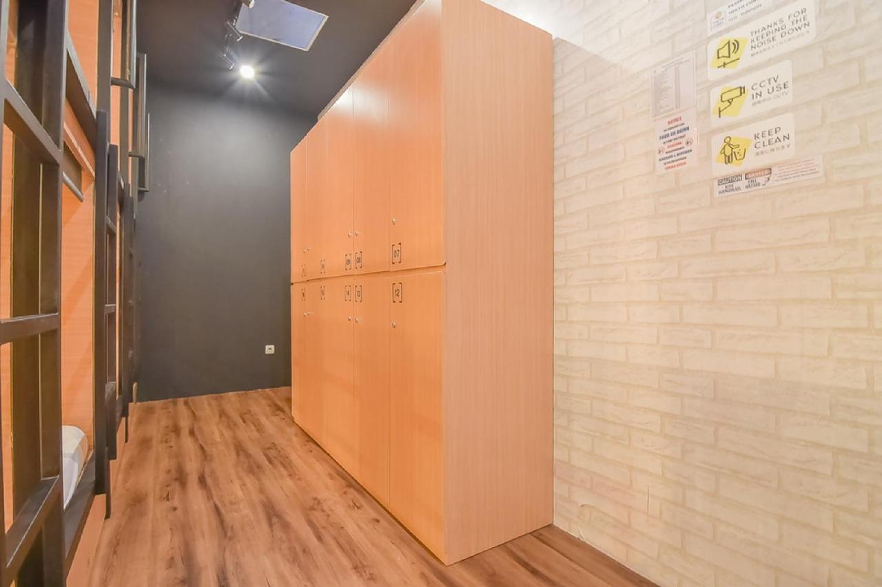Хостел Tokyo Cubo Бандунг Екстер'єр фото
